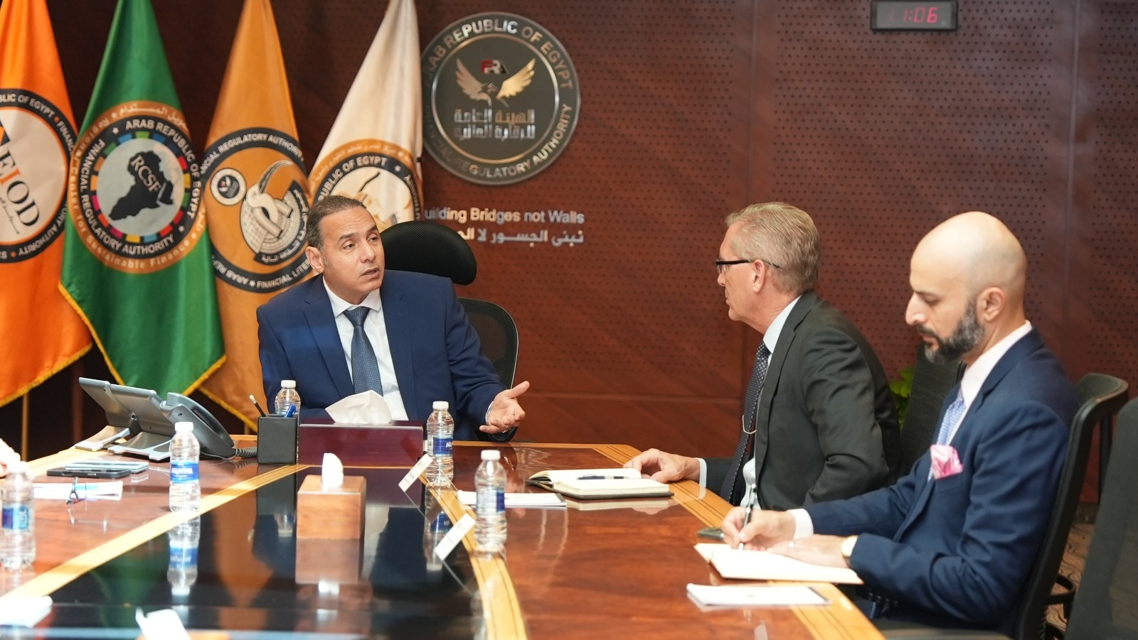 الرقابة المالية تبحث مع السفارة الأمريكية فرص التعاون وتطوير سوق المال