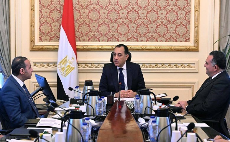 جانب من اجتماع رئيس الوزراء مع قيادات سوق المال