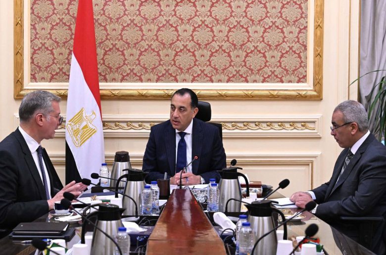لقاء رئيس الوزراء ووزير البترول