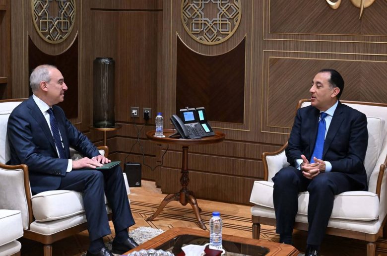 رئيس الوزراء يلتقي رئيس الهيئة العامة للاستعلامات الجديد
