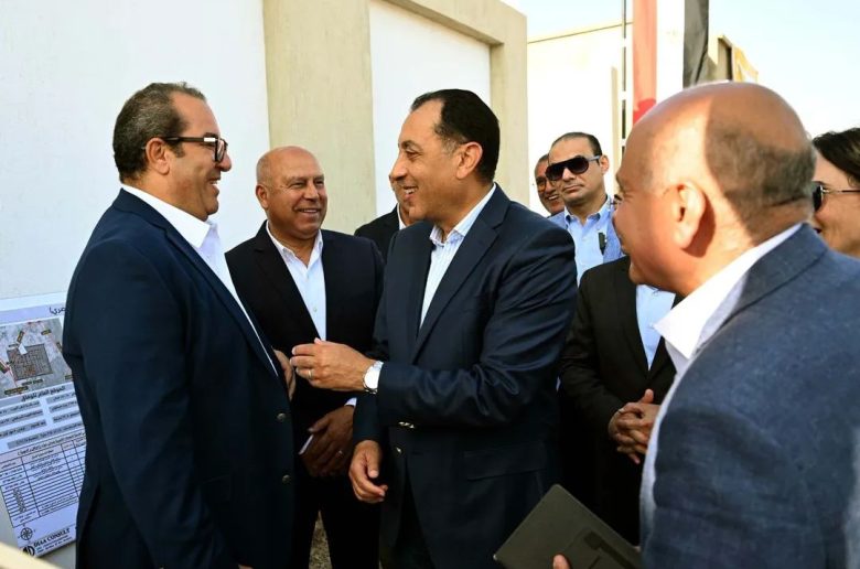 رئيس الوزراء يتابع تنفيذ مشروع إنشاء 17 تجمعاً تنموياً حضرياً بمركزي رفح والشيخ زويد