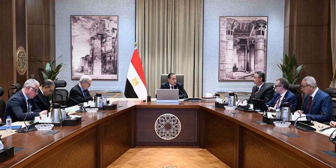 رئيس الوزراء يكلف بسرعة الانتهاء من دراسة إنشاء مركز عالمي لتخزين الحبوب والزيوت