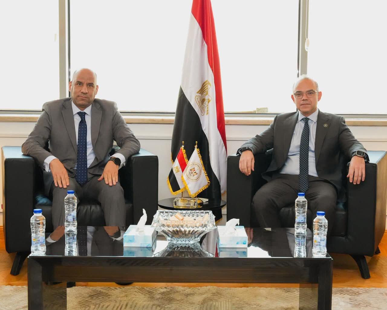 الحكومة تتجه لإنشاء وحدة لحل مشكلات كبار المستثمرين داخل وزارة العمل