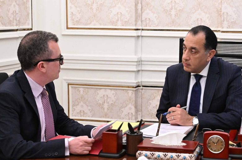 رئيس الوزراء يستعرض تطورات الاقتصاد العالمي ونتائج المشاركة باجتماعات صندوق النقد والبنك الدوليين 