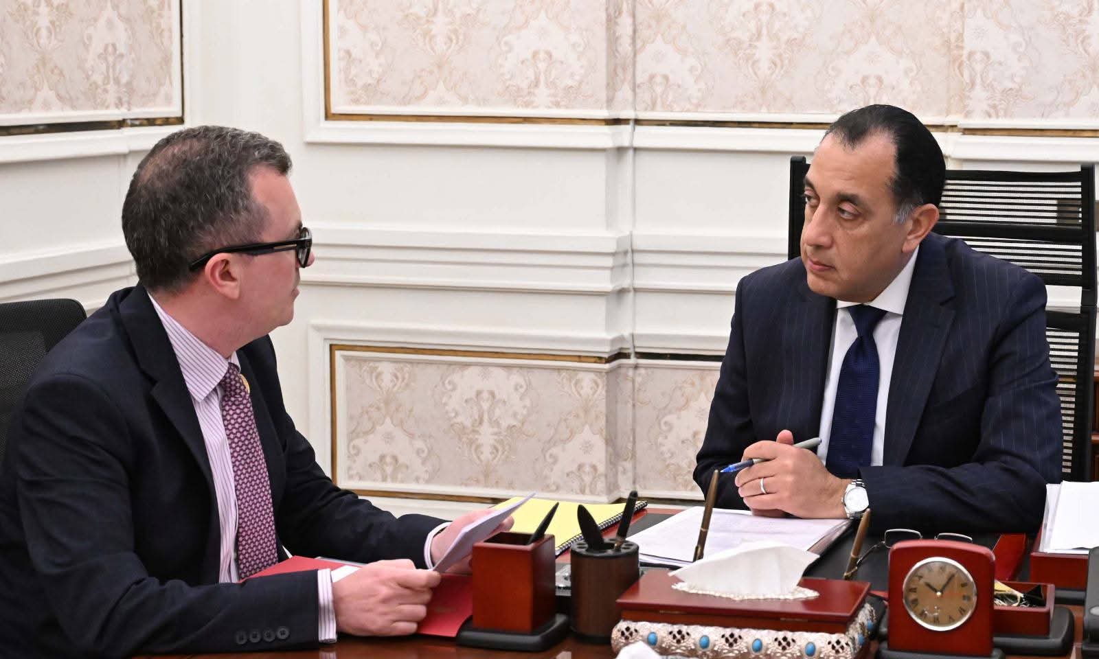 رئيس الوزراء يستعرض تطورات الاقتصاد العالمي ونتائج المشاركة باجتماعات صندوق النقد والبنك الدوليين