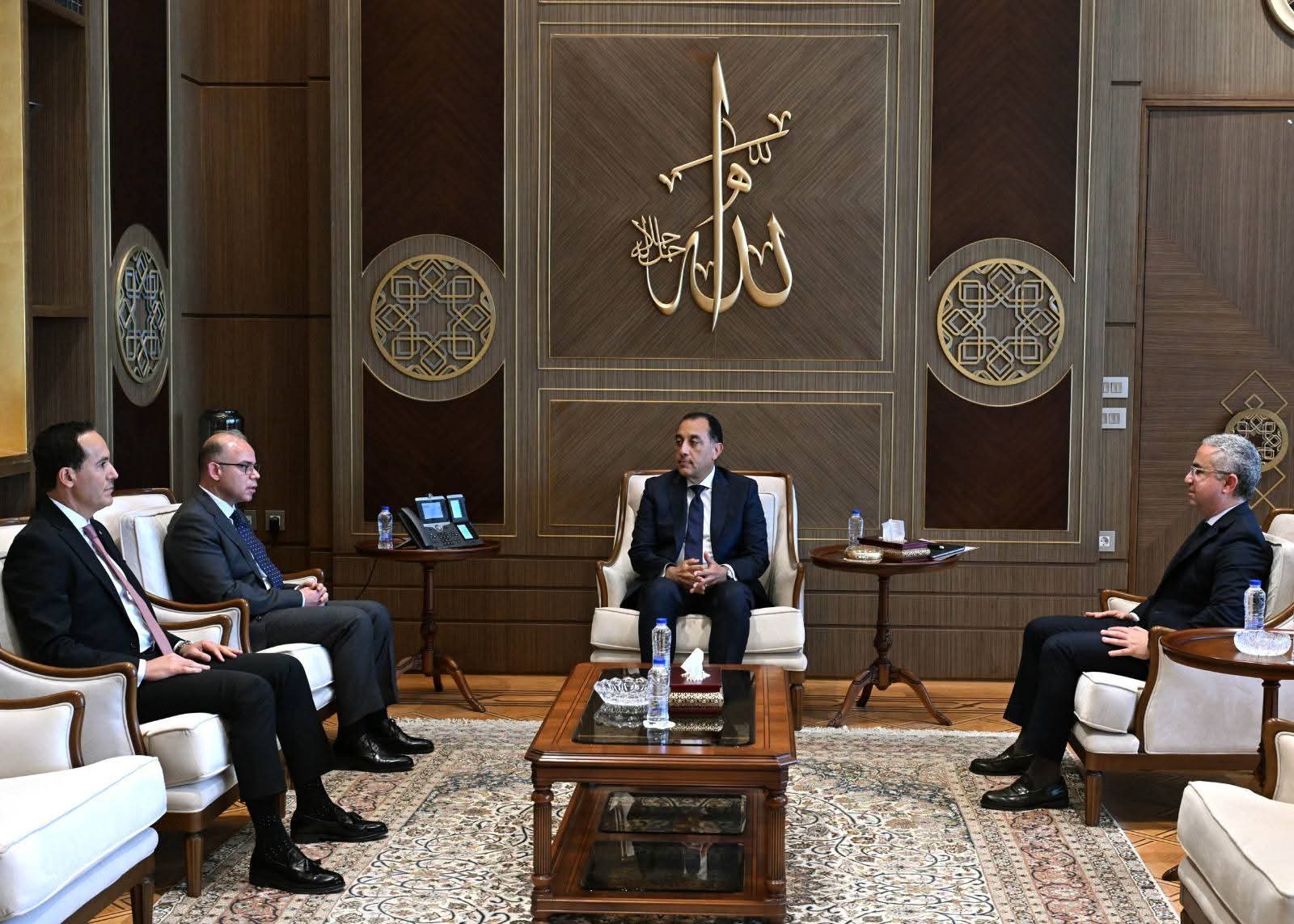 محمد عوض رئيسًا تنفيذيًا لهيئة الاستثمار وإيمان منصور نائبًا