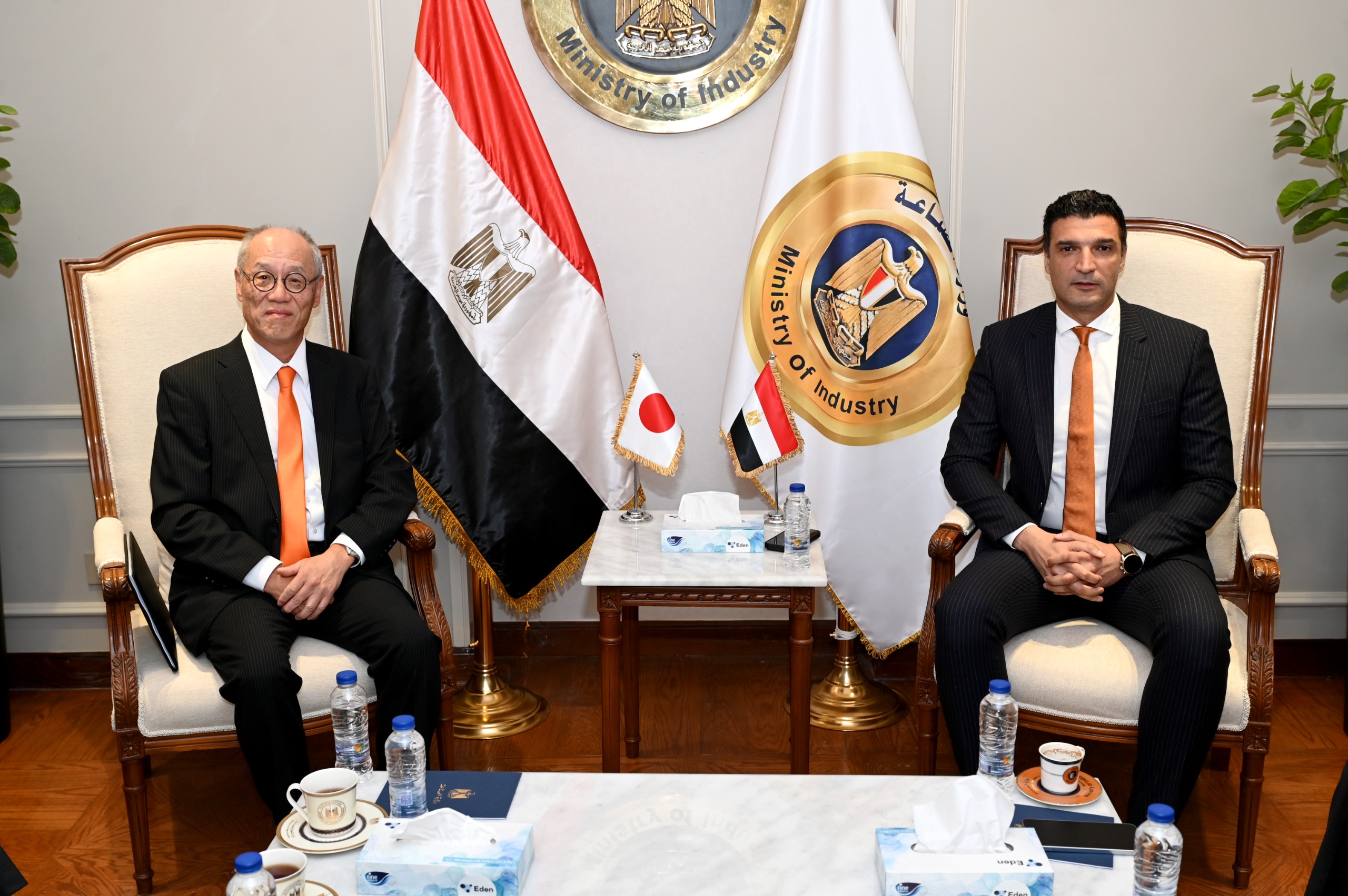 وزير الصناعة يبحث مع سفير اليابان تعزيز الاستثمارات والتوسع بالسوق المصرية