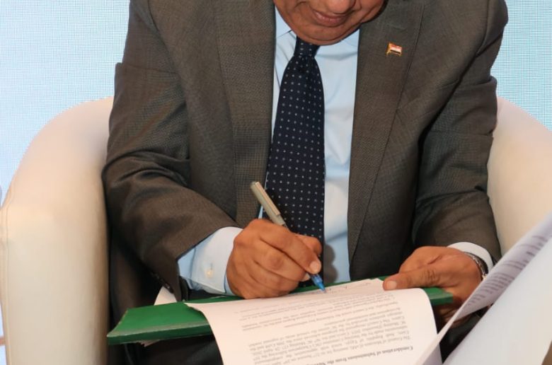 وزير الكهرباء الدكتور محمود عصمت