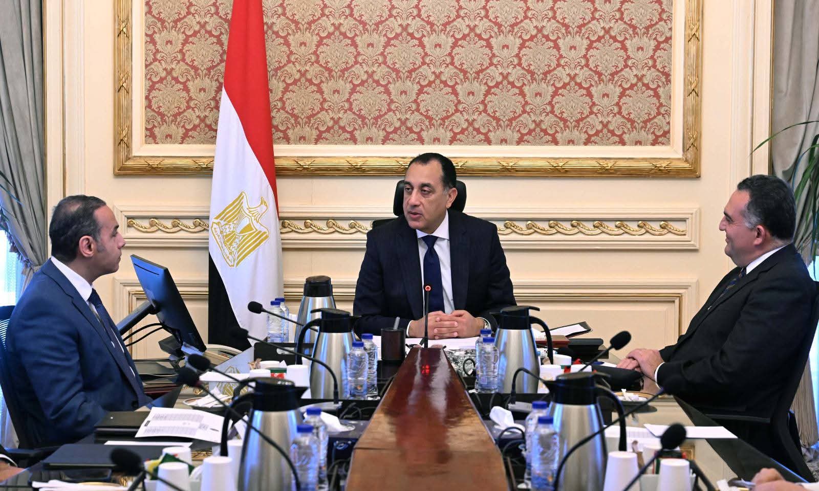 «مدبولي» يوجه بالإسراع في الانتهاء من مشروعات القوانين الخاصة بتنظيم سوق المال المصرية