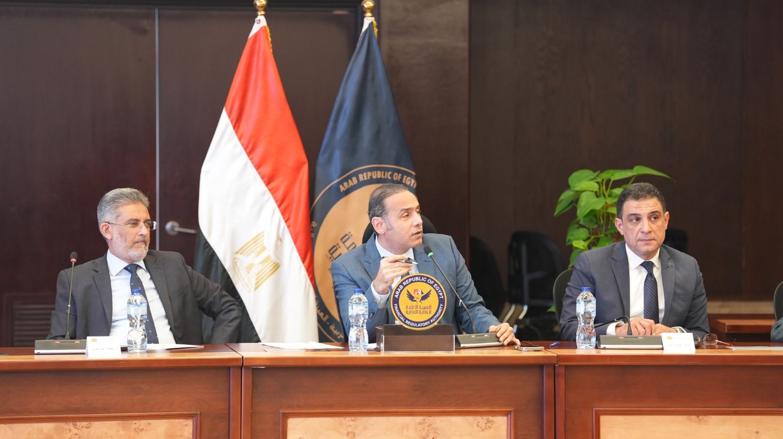 رئيس هيئة الرقابة المالية ييحث مع الخبراء الاكتواريين سبل النهوض بالنشاط وزيادة أعداد الممارسين