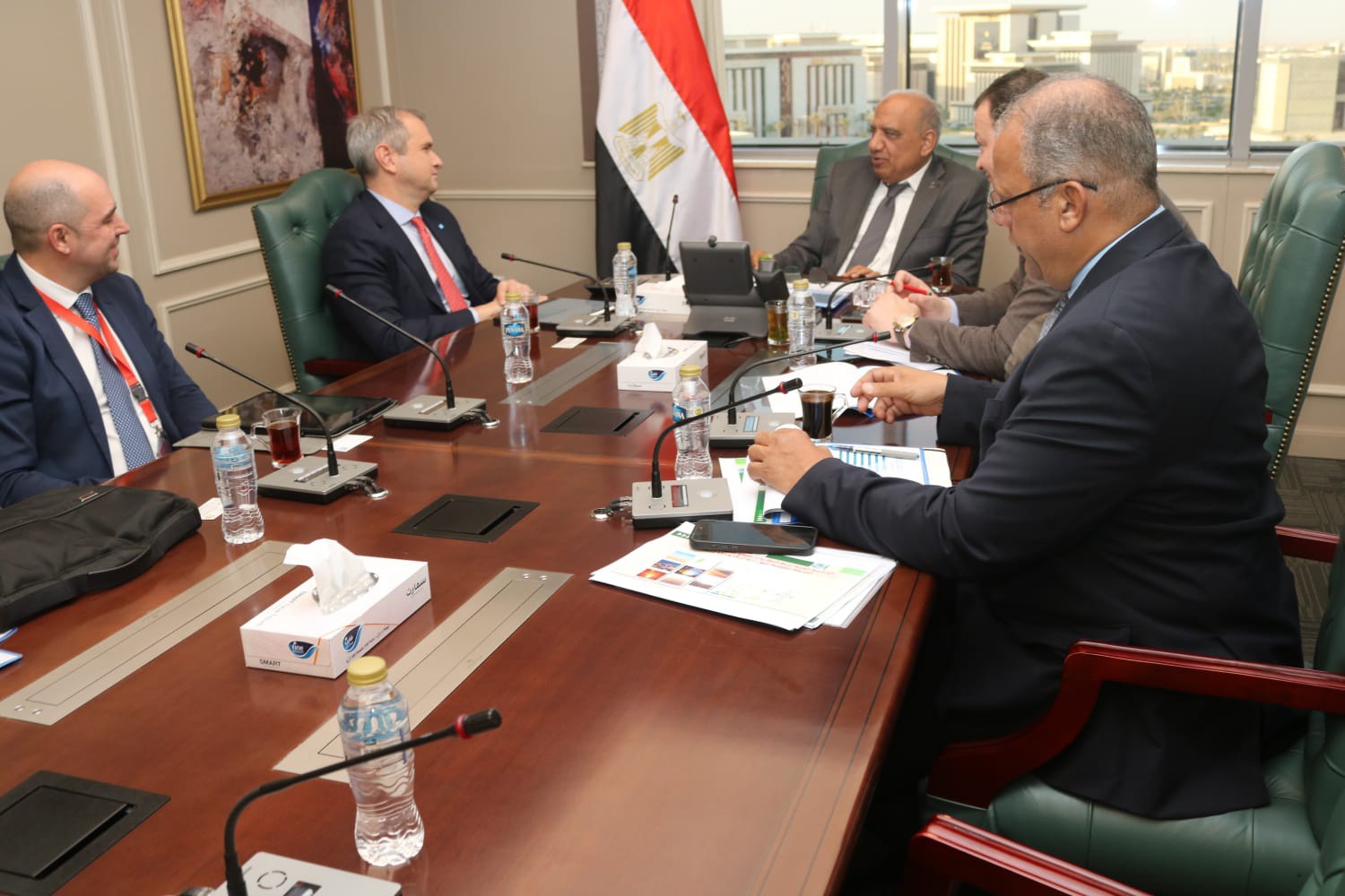 وزير الكهرباء تتابع مع الكازار الاماراتية تنفيذ مشروعات رياح 1500 ميجاوات في الزعفرانة والغردقة