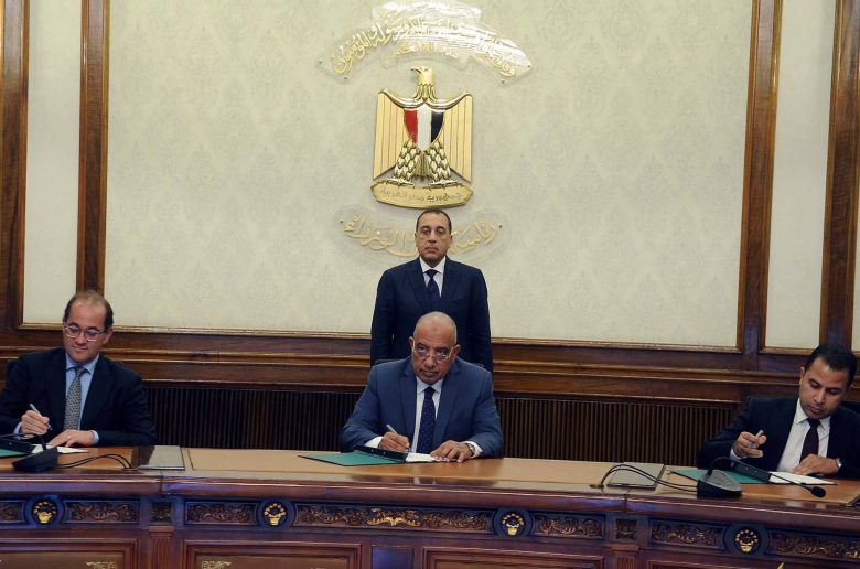 تحيا مصر القابضة ووزارتي الكهرباء والمالية تتوقعون بروتوكول لتمويل عدد من مشروعات الطاقة