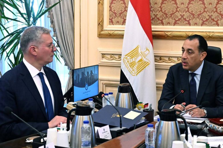 رئيس الوزراء يتابع مشروعات صناعات خام الفوسفات وجهود التوسع في القيمة المضافة له