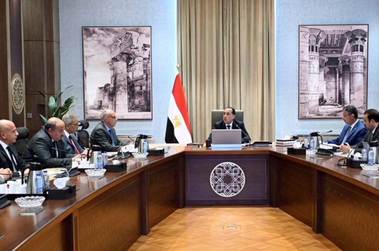 رئيس الوزراء يكلف بوضع تصور شامل وجدول زمني لتقييم جميع مصانع السكر