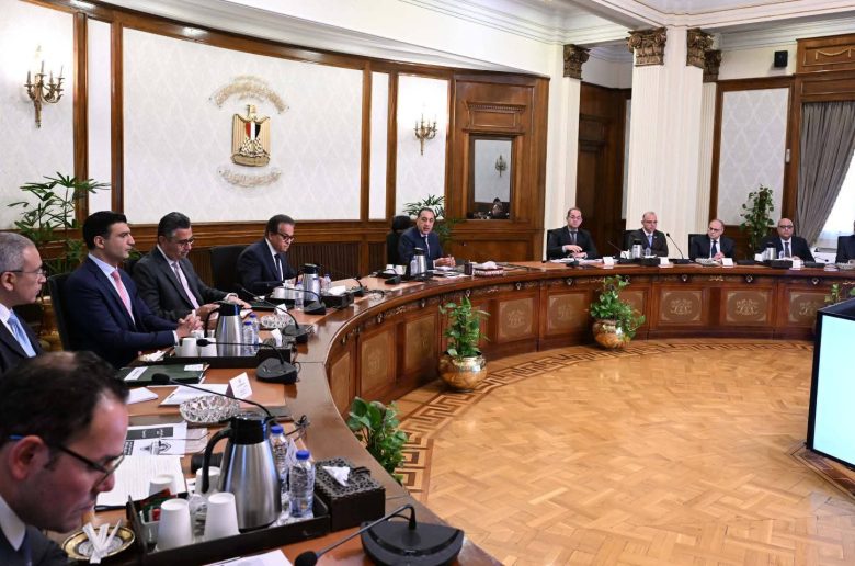 رئيس الوزراء يتابع موقف تعديلات قانون نظام التأمين الصحي الشامل