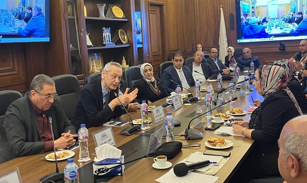 «رجال أعمال الإسكندرية» تبحث تحديات الصناعة مع هيئة الرقابة الصناعية