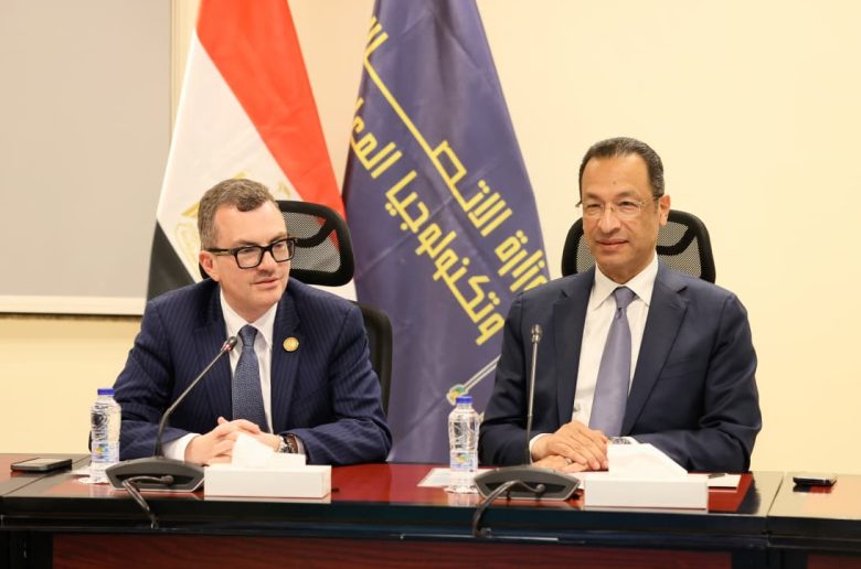 وزيرا الاتصالات والتخطيط