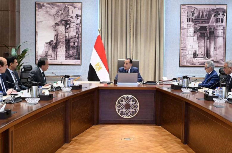رئيس الوزراء يتابع إجراءات إحكام وتعزيز الرقابة على مصانع إنتاج الأغذية