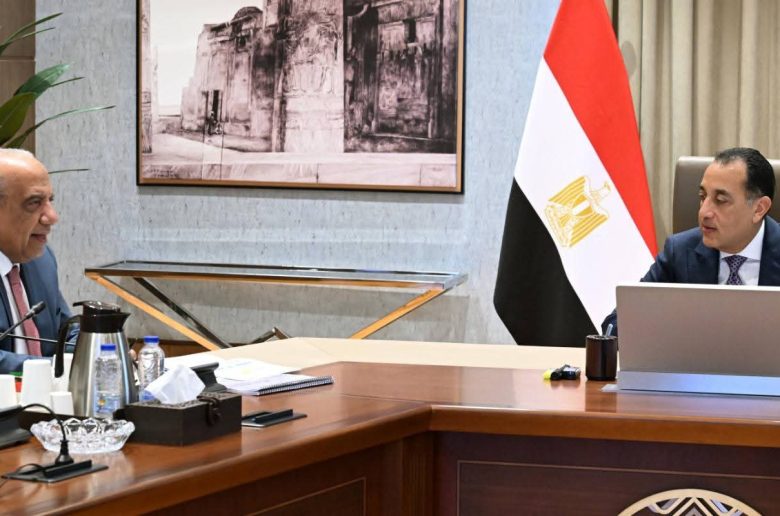 رئيس الوزراء يستعرض موقف تنفيذ مشروعات تدعيم الشبكة القومية للكهرباء