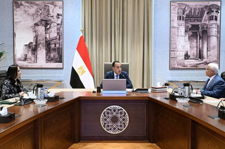 الحكومة: ملتزمون بالمعايير العالمية المعتمدة بمراحل التحول الرقمي لمنظومة التأمينات