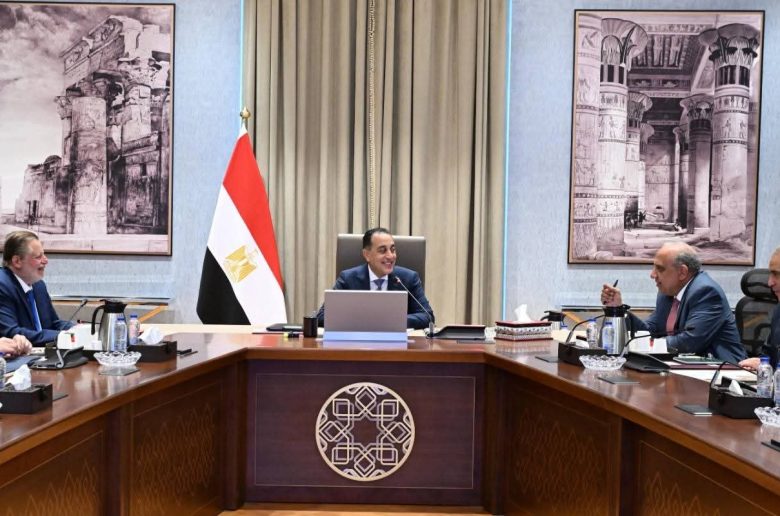 رئيس الوزراء يتابع جهود توفير مخزون من احتياطيات الوقود