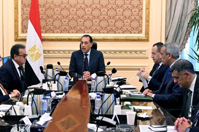 رئيس الوزراء يتابع مستجدات الموقف التنفيذي لمستشفى «500500»