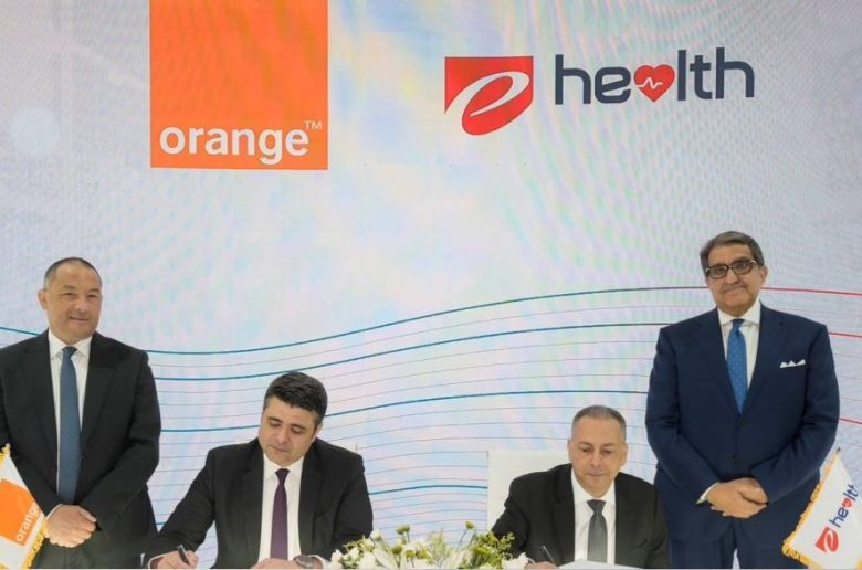 جانب من توقيع الشراكة