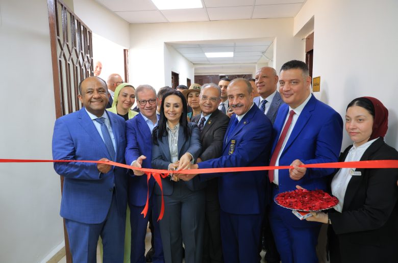 وزيرة التضامن تفتتح مركز تدريب وإنتاج الملابس الجاهزة ذات الاستخدام الواحد