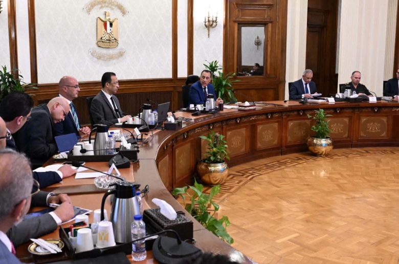 رئيس الوزراء يؤكد على ضرورة الانتهاء من مشروعات البنية التحتية للاتصالات