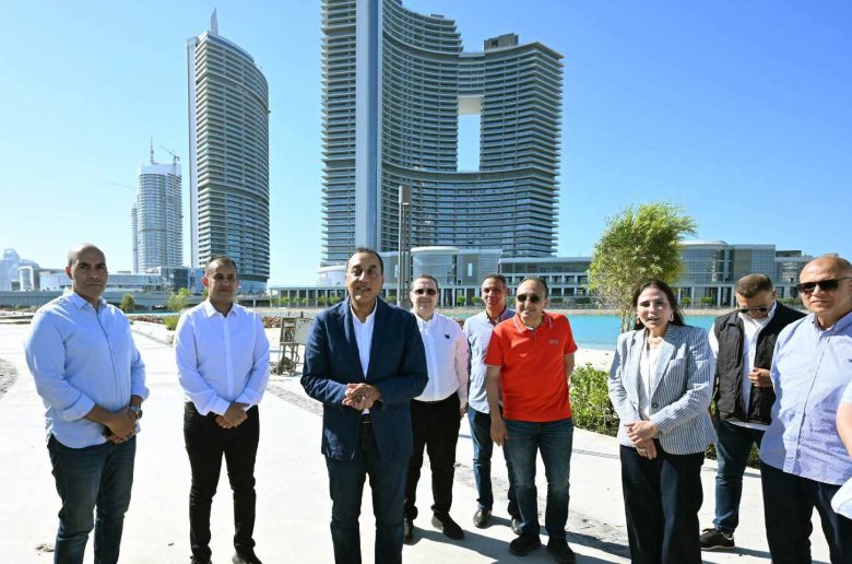 رئيس الوزراء يتفقد طريق البوليفارد والمركز التكنولوجي لهيئة المجتمعات العمرانية