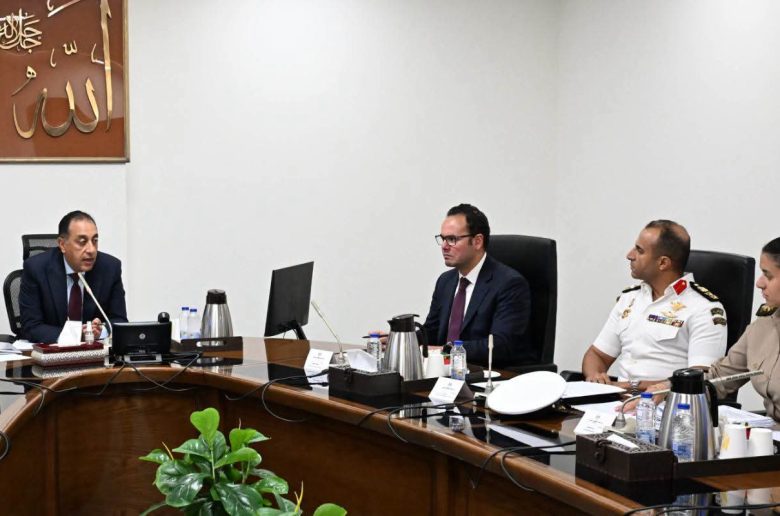 عقد الدكتور مصطفى مدبولي، رئيس مجلس الوزراء، اليوم، اجتماعًا بمقر الحكومة بمدينة العلمين الجديدة؛ لمتابعة منظومة التعامل مع ظاهرة الكلاب الضالة