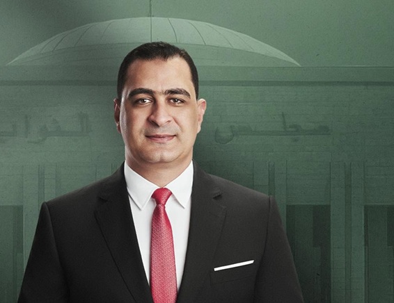 النائب محمود طاهر