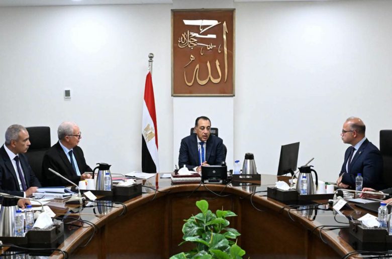 رئيس الوزراء يناقش مقترحات نقل ملكية الشركات القابضة وتوابعها من قطاع الأعمال