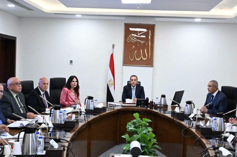 رئيس الوزراء يتابع الموقف التنفيذي لمشروعات مياه الشرب والصرف الصحي