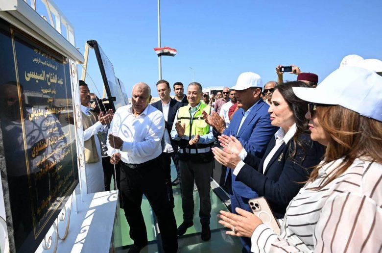 رئيس الوزراء يفتتح كوبري روميل بعد تطويره بمحافظة مطروح