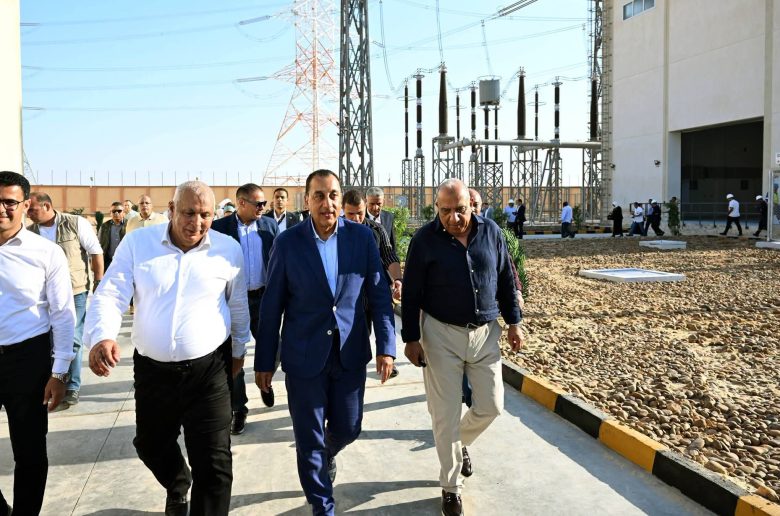 رئيس الوزراء يتفقد محطة محولات شرق مطروح للاطمئنان على إتاحة التغذية الكهربائية