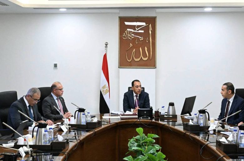 رئيس الوزراء يستعرض مقترحات تطوير أداء «البورصة» وإنجازاتها الفترة الماضية