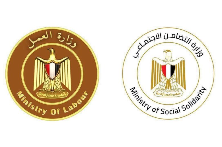 وزيرا التضامن والعمل يتابعان حادث تصادم سيارتي عمال بالإسماعيلية ويوجهان بصرف المساعدات