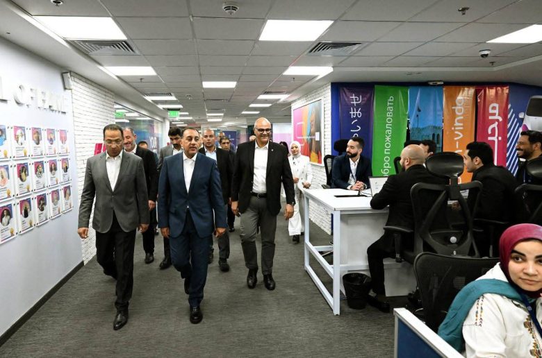 رئيس الوزراء: نحرص على تهيئة فرص النمو لكيانات صناعة التعهيد
