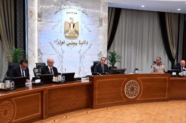 رئيس الوزراء: تكليفات رئاسية بضبط الأسواق والتوسع في منافذ البيع الحكومية