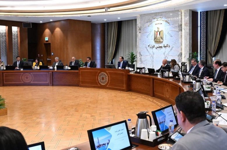 رئيس الوزراء يتابع خطوات تنفيذ البرامج الخاصة بتطوير منظومة إدارة المياه