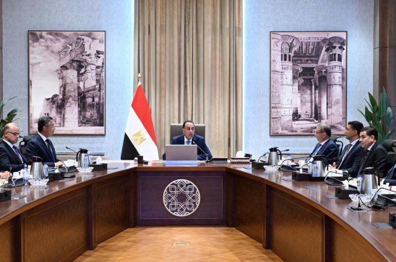 رئيس الوزراء يكلف الوزارات والجهات المعنية بنشر الأسعار الاسترشادية للسلع والمنتجات