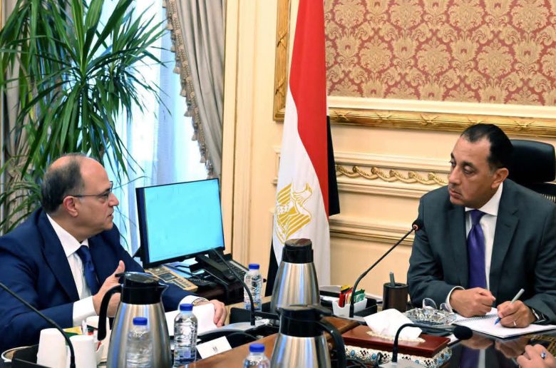 رئيس الوزراء يتابع جهود تطوير المنظومة الدوائية وتعزيز قدرات قطاع الدواء بمصر