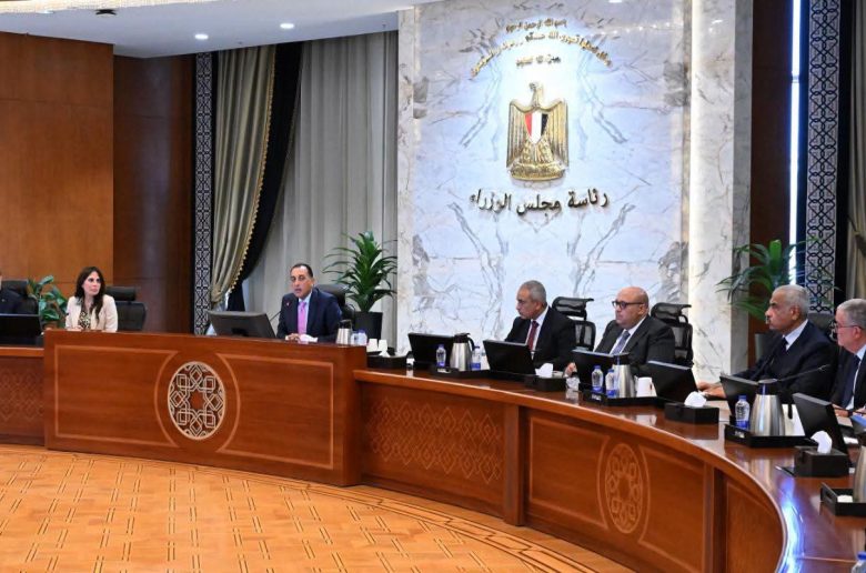 رئيس الوزراء يستكمل مناقشة مقترح مشروع قانون لتنظيم السوق العقارية