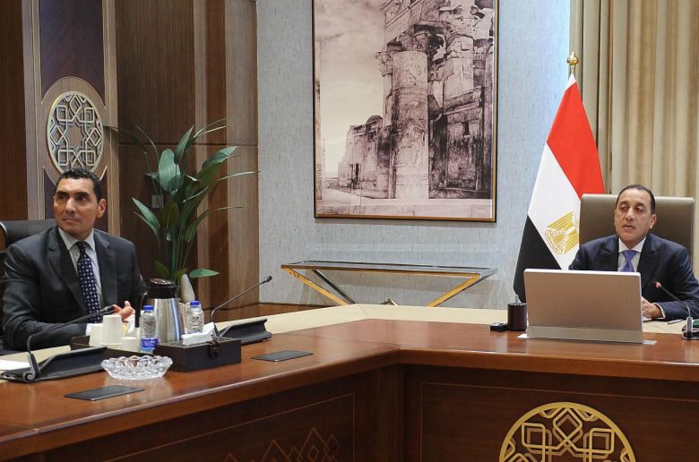 رئيس الوزراء يبحث مع وزير الشباب محاور جلسة القطاع بالمؤتمر الذي دعا إليه الرئيس