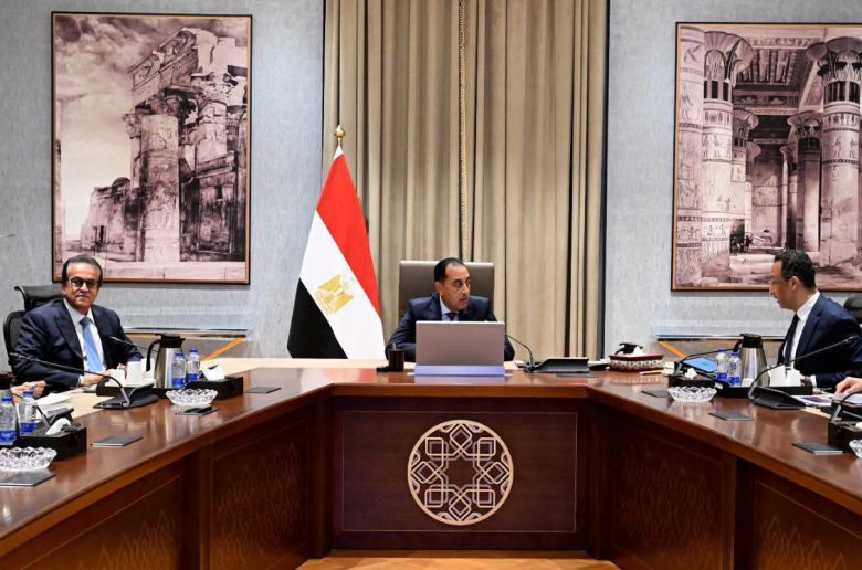 رئيس الوزراء يتابع تحضيرات مؤتمر أكتوبر مع وزراء الصحة والاتصالات والعدل